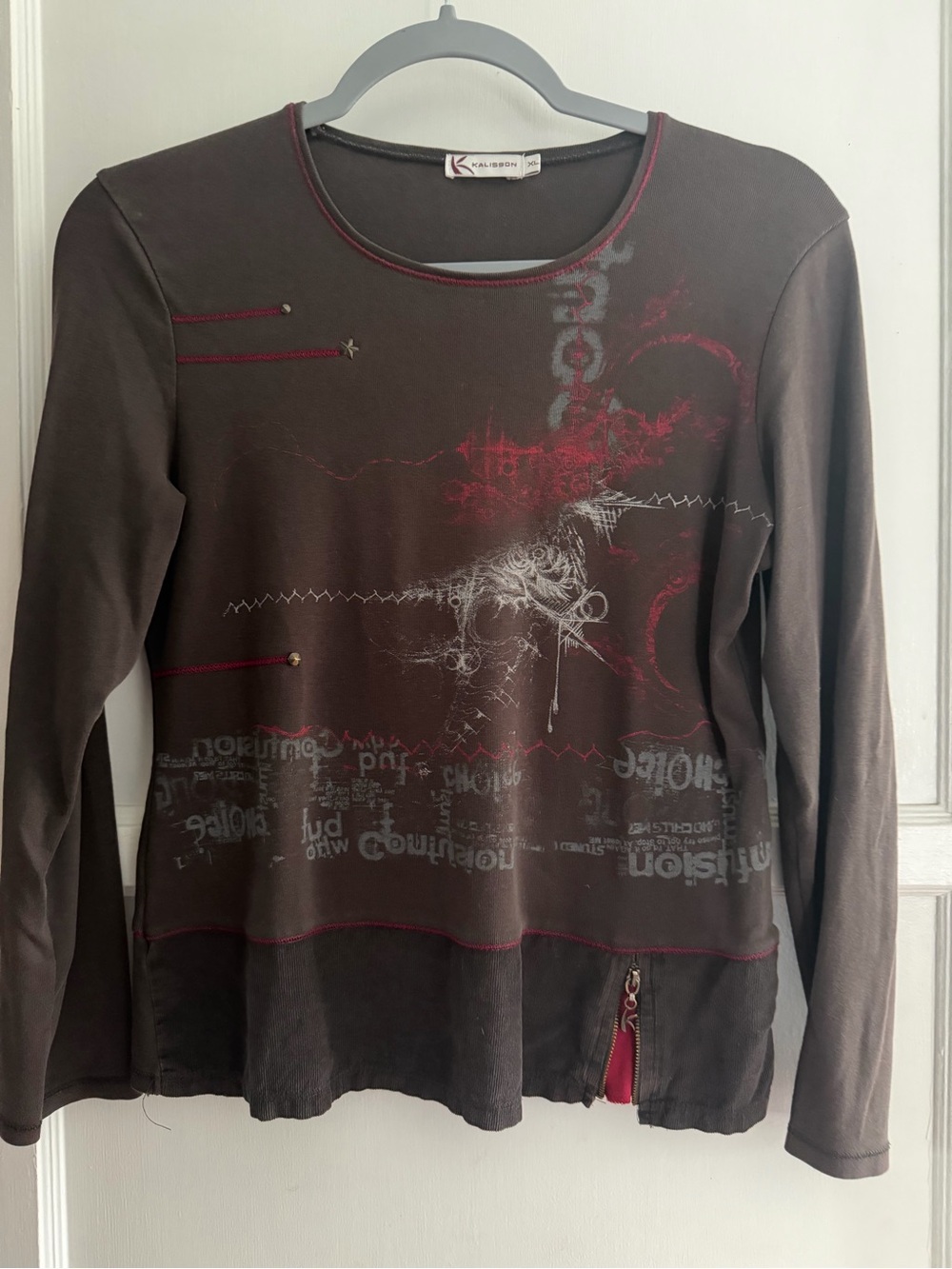 Kalisson Brown Long-Sleeve top with Red Accents and a zipper on the bottom!